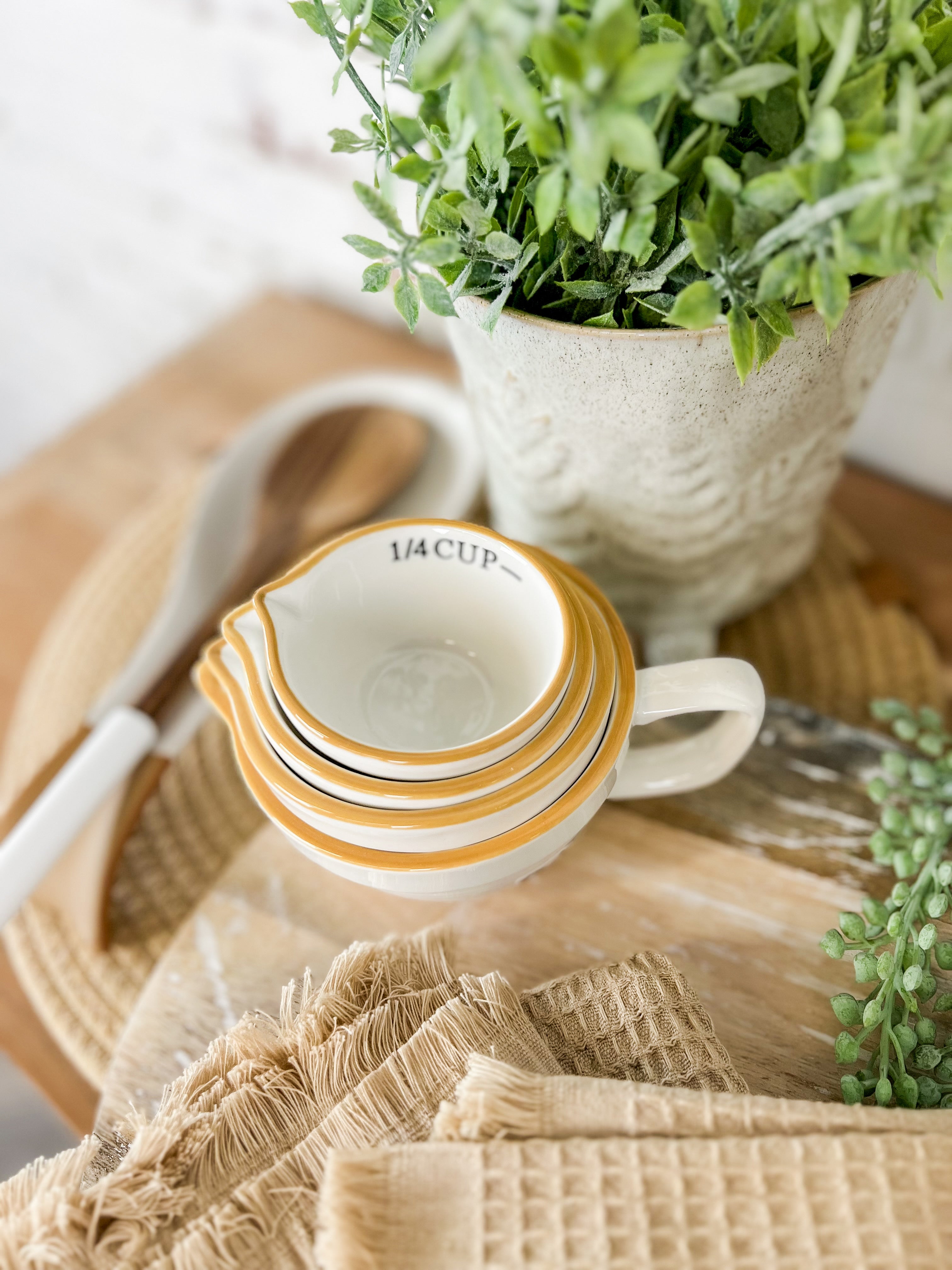 Set of 4 Measuring Cups – Ankeny | Real Deals